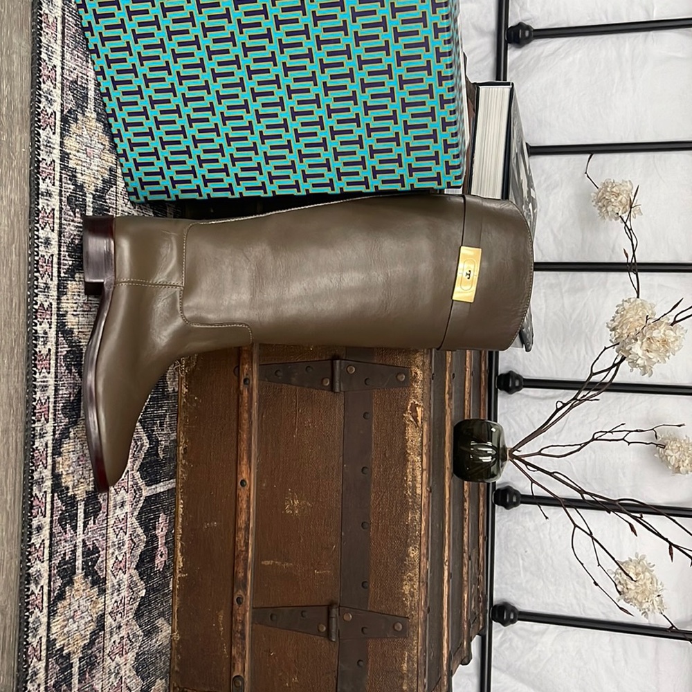 T HARDWARE RIDING BOOT